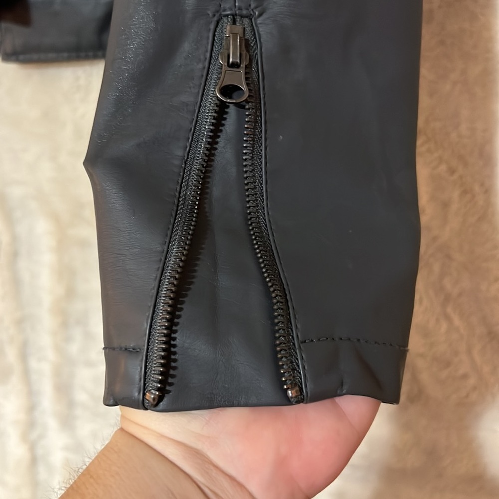 Simply styled jacket. - Picture 5 of 7